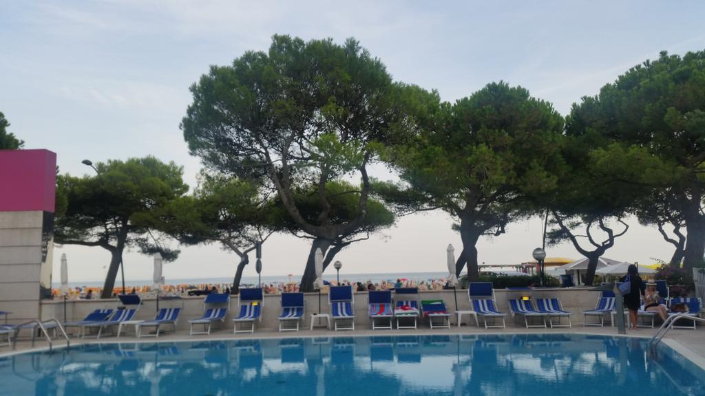 Hotel Bristol Lignano Sabbiadoro Exterior foto