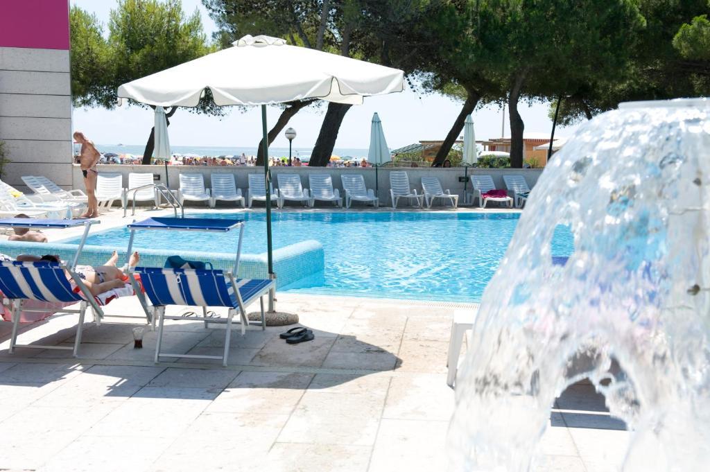 Hotel Bristol Lignano Sabbiadoro Exterior foto