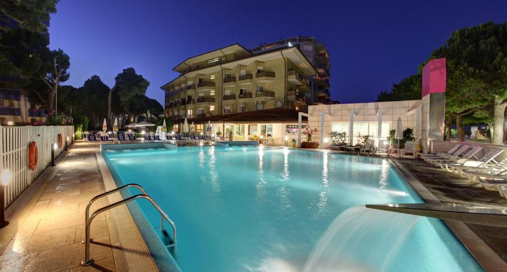 Hotel Bristol Lignano Sabbiadoro Exterior foto