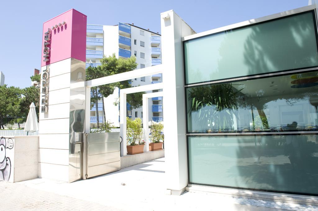 Hotel Bristol Lignano Sabbiadoro Exterior foto