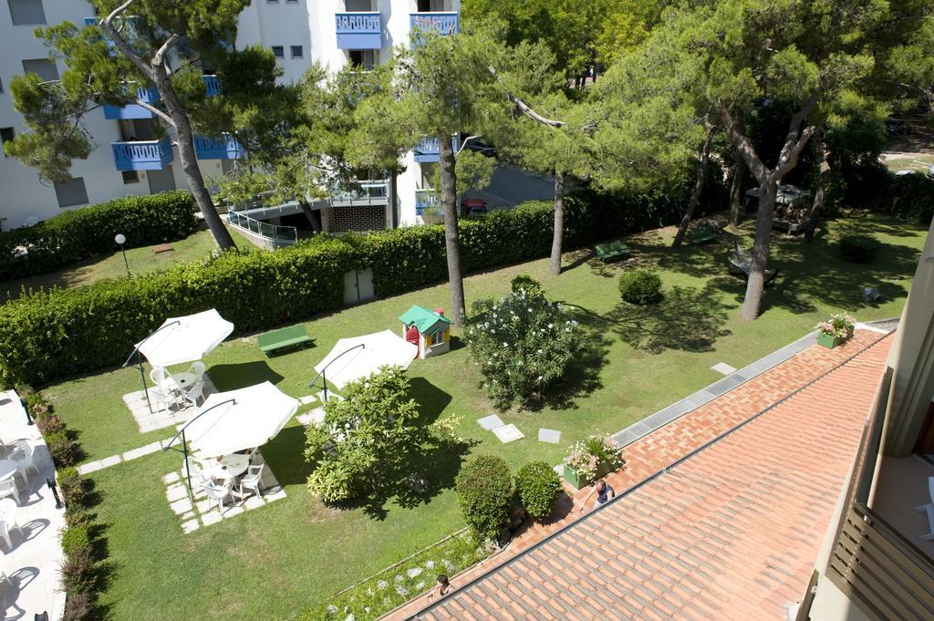 Hotel Bristol Lignano Sabbiadoro Exterior foto
