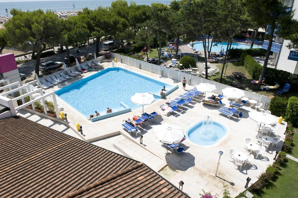 Hotel Bristol Lignano Sabbiadoro Exterior foto