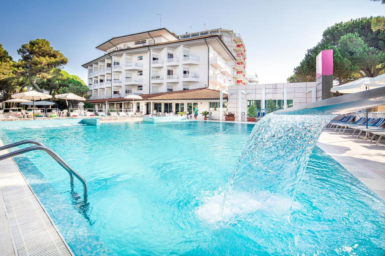 Hotel Bristol Lignano Sabbiadoro Exterior foto