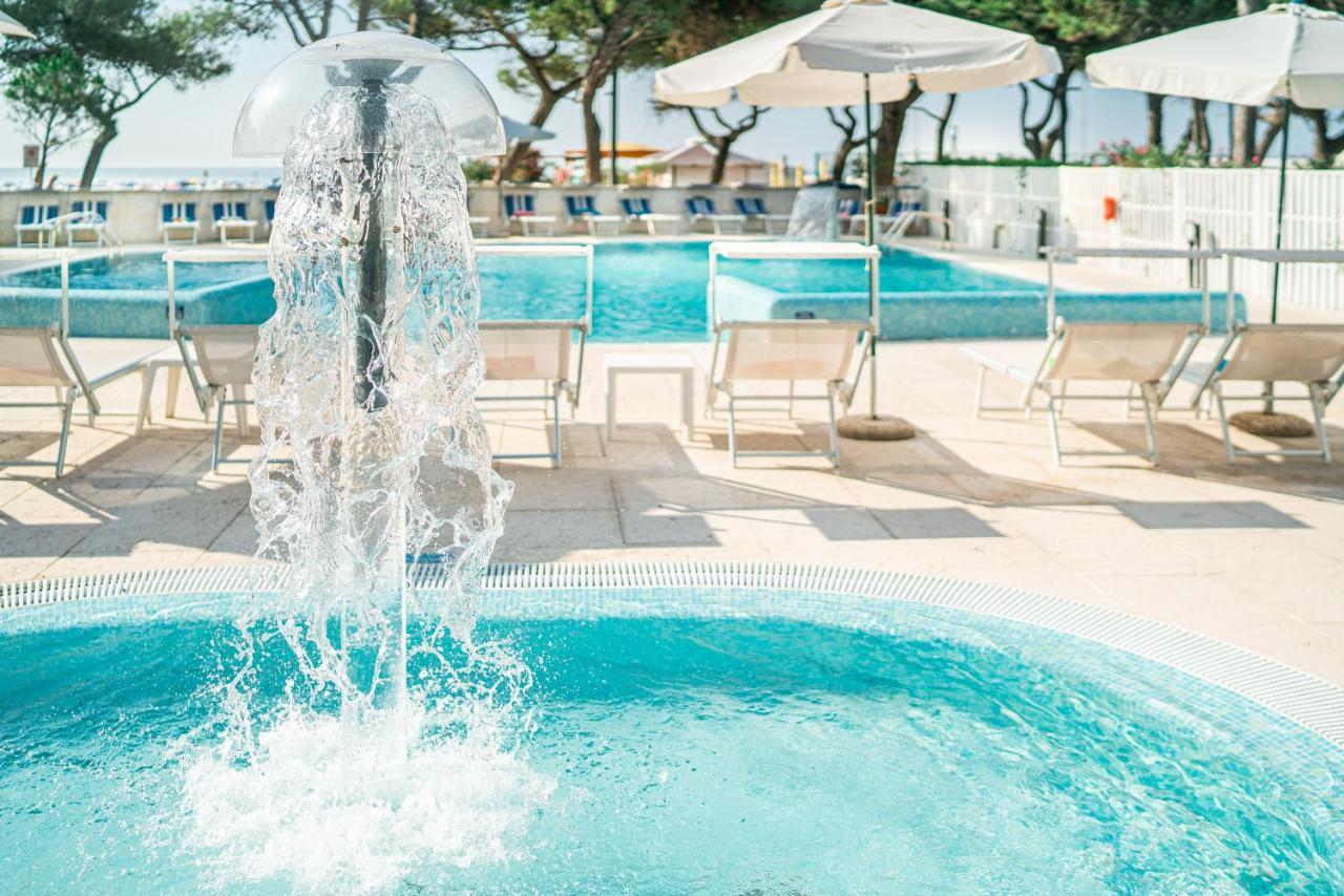Hotel Bristol Lignano Sabbiadoro Exterior foto