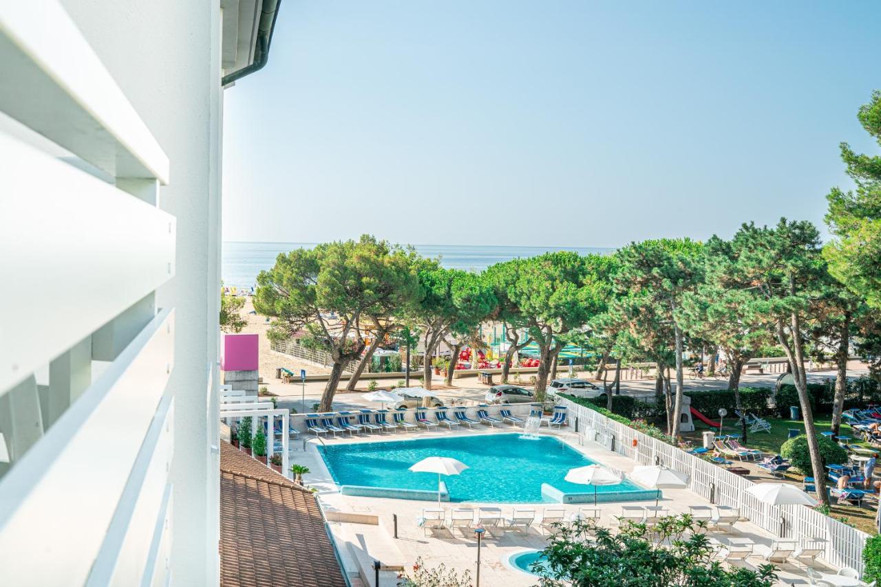 Hotel Bristol Lignano Sabbiadoro Exterior foto